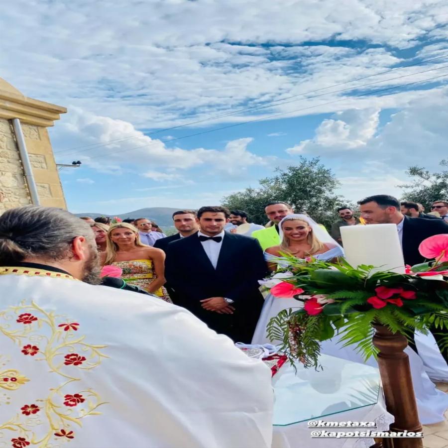Παντρεύτηκαν χθες: Ο ονειρικός γάμος της Κόνι Μεταξά και του Μάριου Καπότση – Το παραμυθένιο νυφικό, οι 6 κουμπάροι και… πουθενά παιδιά