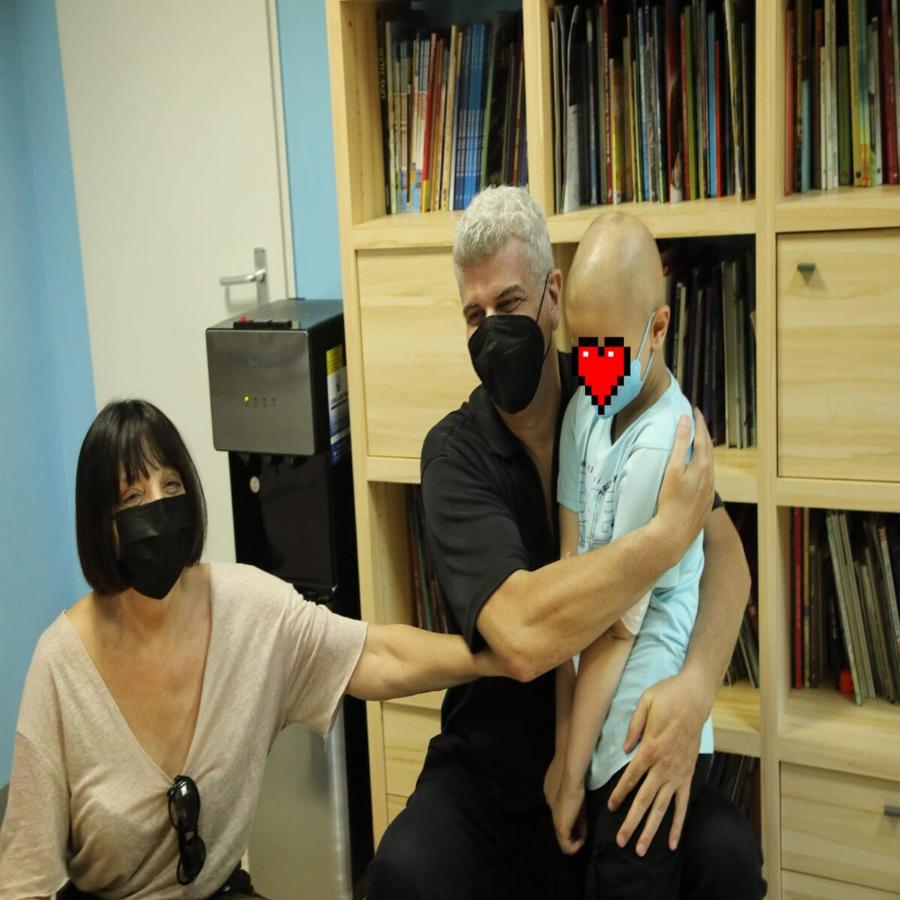 Άνθρωπος με Α κεφάλαιο: Ο Βλαδίμηρος Κυριακίδης συνάντησε παιδιά που δίνουν μάχη με τον καρκίνο και τα ενθάρρυνε