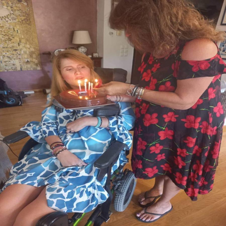 Μυρτώ της Πάρου: Γιόρτασε τα γενέθλια της και έγινε 25 – Τα συγκινητικά λόγια της μητέρας της