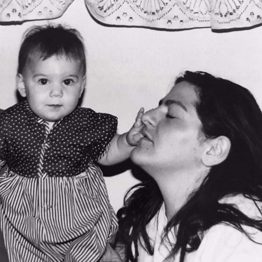 Βίκυ Σταυροπούλου: «Από καλοπαντρεμένη, βρέθηκα χωρισμένη, άφραγκη και με ένα μωρό στα χέρια»