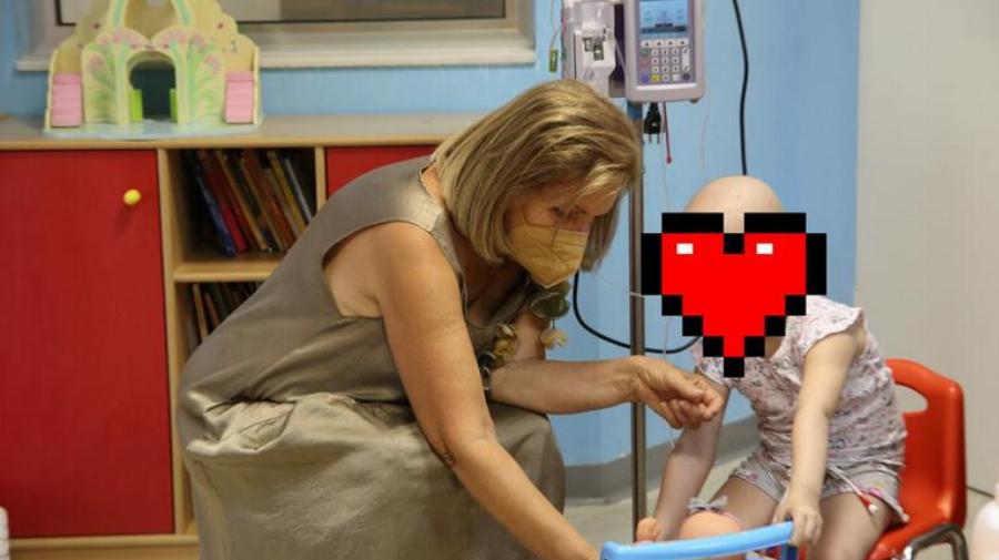 Σπουδαίος άνθρωπος, αληθινή κυρία: H Kαρμεν Ρουγγέρη βρέθηκε στο πλευρό παιδιών που νοσηλεύονται με καρκίνο
