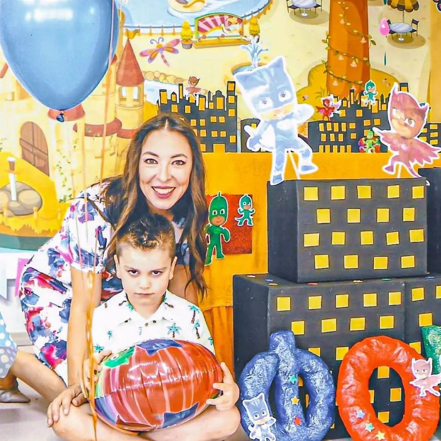 Ο γιος του Κώστα Βουτσά, Φοίβος έγινε 6 ετών: Όσα έγιναν στο πολύχρωμο πάρτι γενεθλίων του