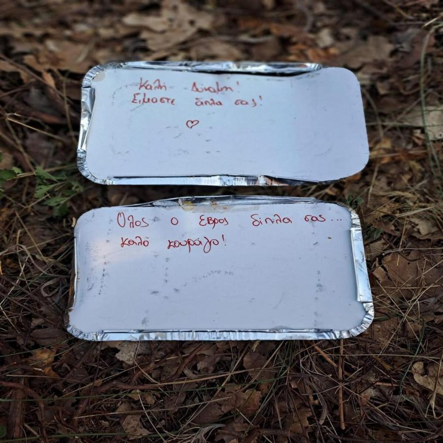 Πράξεις ανθρωπιάς: Σπιτικό φαγητό με συγκινητικά λόγια για τους «μαχητές» της φωτιάς στη Δαδιά του Έβρου