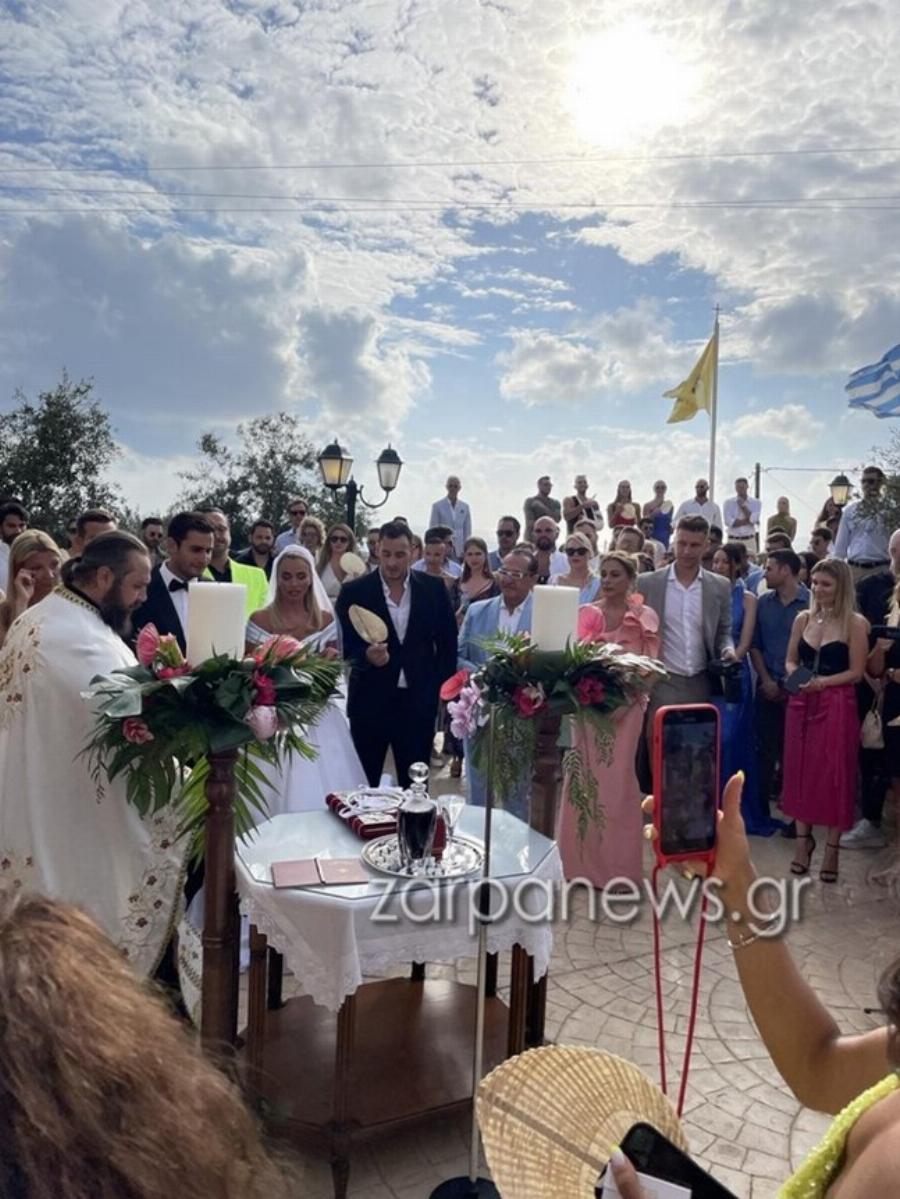 Παντρεύτηκαν χθες: Ο ονειρικός γάμος της Κόνι Μεταξά και του Μάριου Καπότση – Το παραμυθένιο νυφικό, οι 6 κουμπάροι και… πουθενά παιδιά