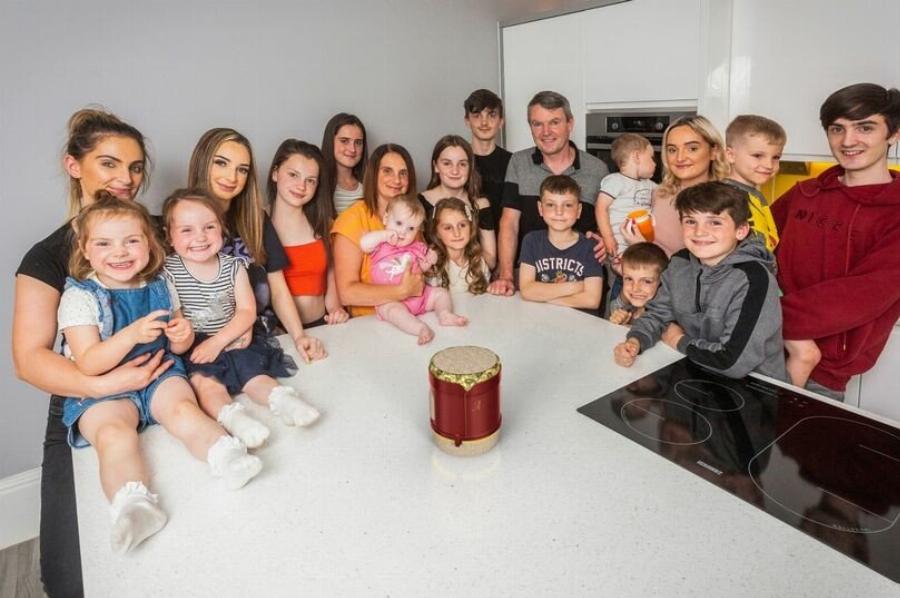 «Δεν κοιμάμαι σχεδόν ποτέ»: Η 45χρονη που έχει γεννήσει 22 φορές και περιγράφει πως είναι πραγματικά η ζωή με τόσα παιδιά