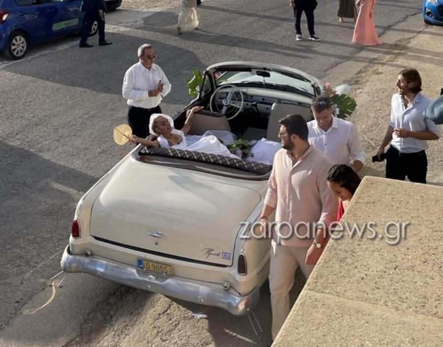 Παντρεύτηκαν χθες: Ο ονειρικός γάμος της Κόνι Μεταξά και του Μάριου Καπότση – Το παραμυθένιο νυφικό, οι 6 κουμπάροι και… πουθενά παιδιά