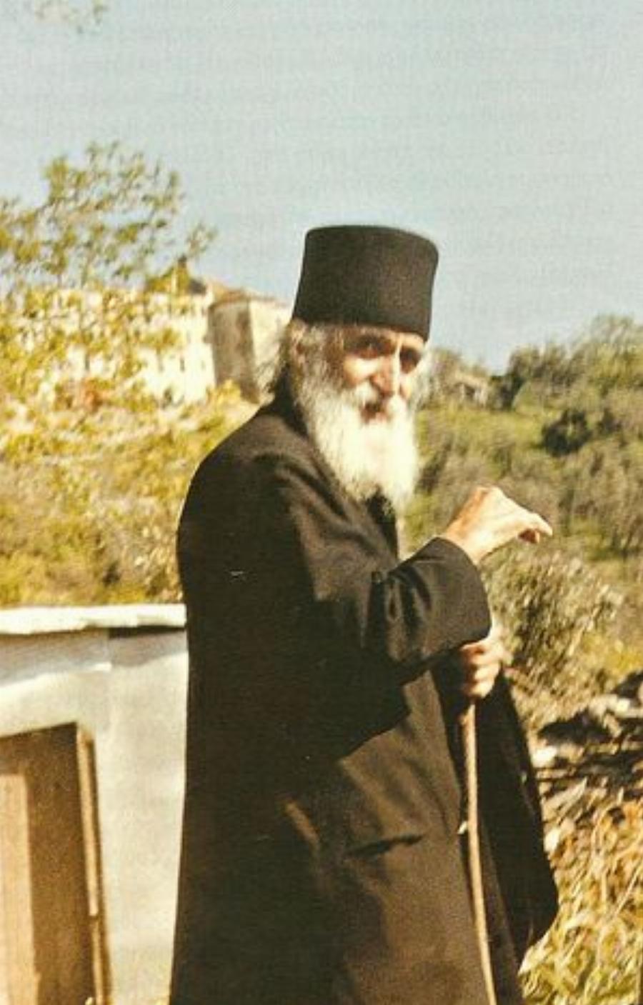 Η στοργική μητέρα του Αγίου Παϊσιου και το χαστούκι του πατέρα του ως μάθημα: «Τι το χτυπάς το παιδί; Πως μπορείς να το ακούς να κλαίει;