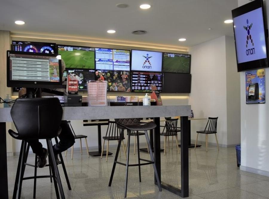 Απίστευτη τύχη: Mε 3 ευρώ στο ΣΚΡΑΤΣ κέρδισε 100.000 ευρώ – Άρχισε να χορεύει στο κατάστημα