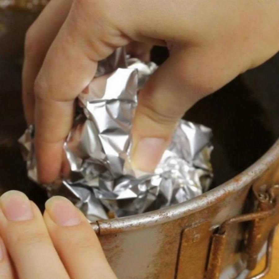 Τέρμα η σκουριά: Το κόλπο με 2 υλικά για να την εξαφανίσετε από τα παλιά σας σκεύη σε χρόνο μηδέν