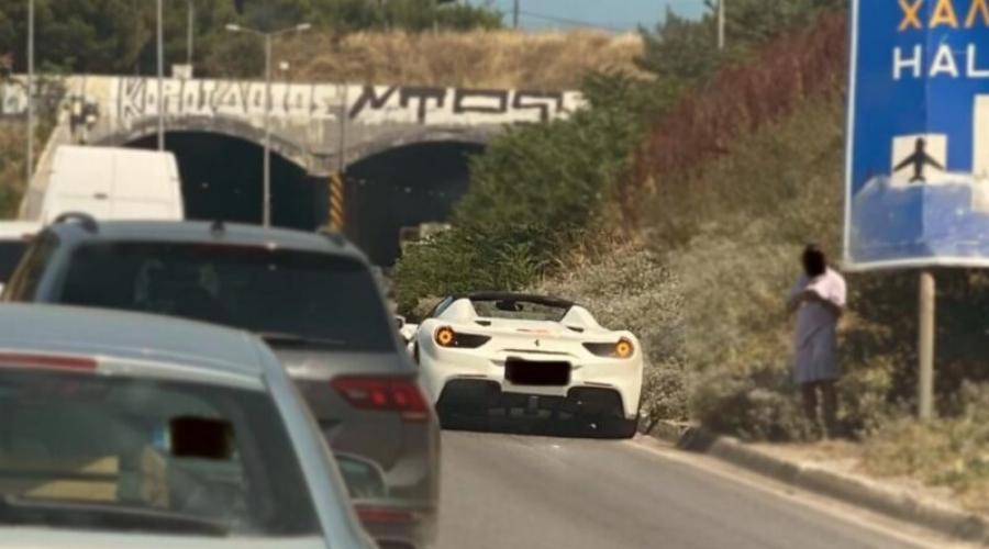 Θεσσαλονίκη: Πολυτελέστατο αυτοκίνητο έμεινα από βενζίνη στην μέση του δρόμου και μπλόκαρε την κυκλοφορία