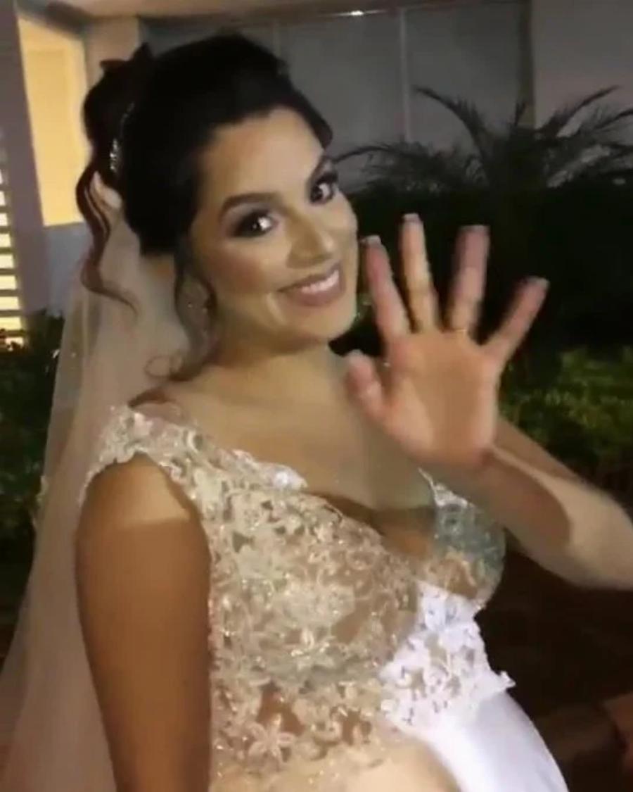 Η απόλυτη τραγωδία: Έγκυος νύφη ένιωσε πόνο στον λαιμό και πέθανε στο αμάξι για την εκκλησία