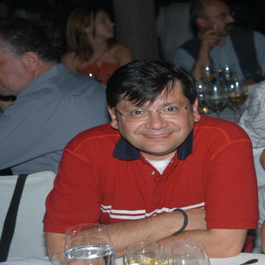 «Άλλος» άνθρωπος ο Θοδωρής Δρακάκης μετά την «εξαφάνισή» του: Κέρδισε την μάχη με τον καρκίνο, έχασε κιλά και εγκατέλειψε την Αθήνα