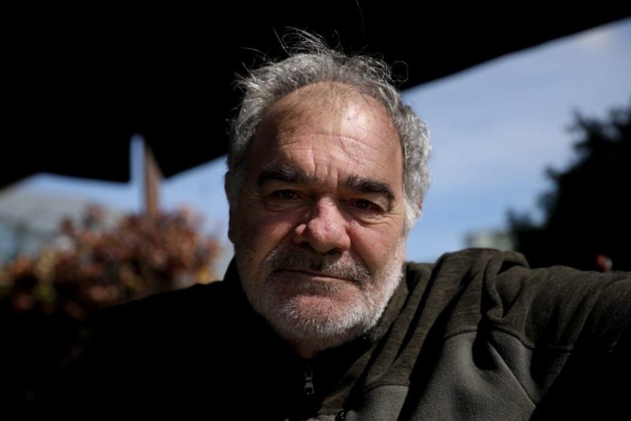 Δεν τελείωσαν το σχολείο και όμως αυτό δεν τους εμπόδισε να πετύχουν: 11 περιπτώσεις Ελλήνων διάσημων που τα κατάφεραν