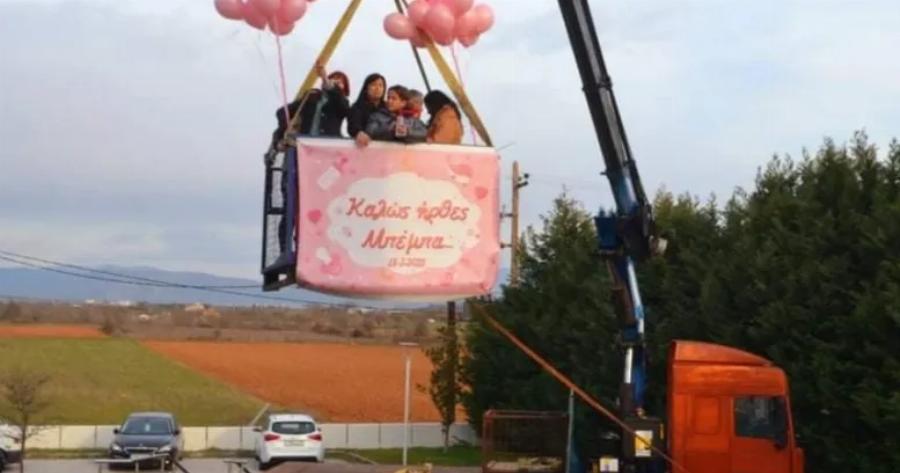 Συγκλονιστικές εικόνες από την Δράμα: Παππούς, τους πήγε επισκεπτήριο στο μαιευτήριο με τον Γερανό του