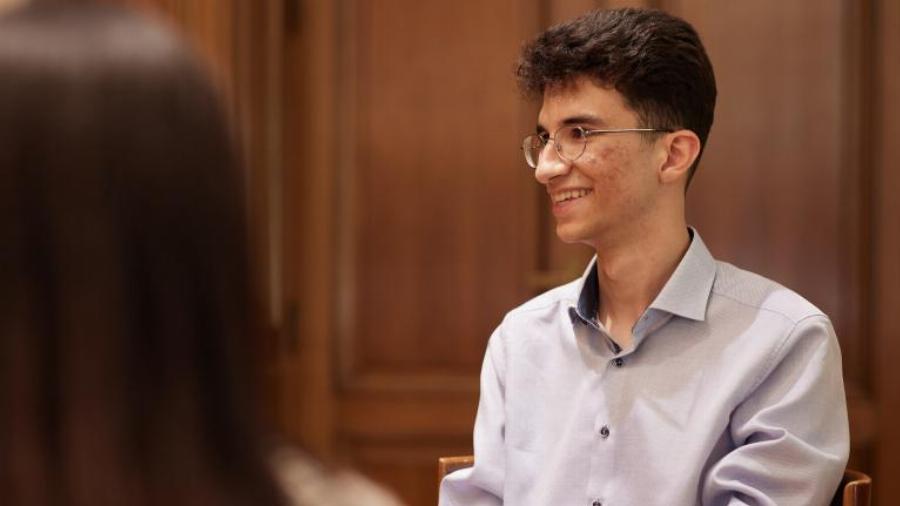 Χίλια μπράβο: Νεαρός πρόσφυγας από το Ιράν αρίστευσε και πέρασε στη σχολή Ηλεκτρολόγων Μηχανικών του ΕΜΠ