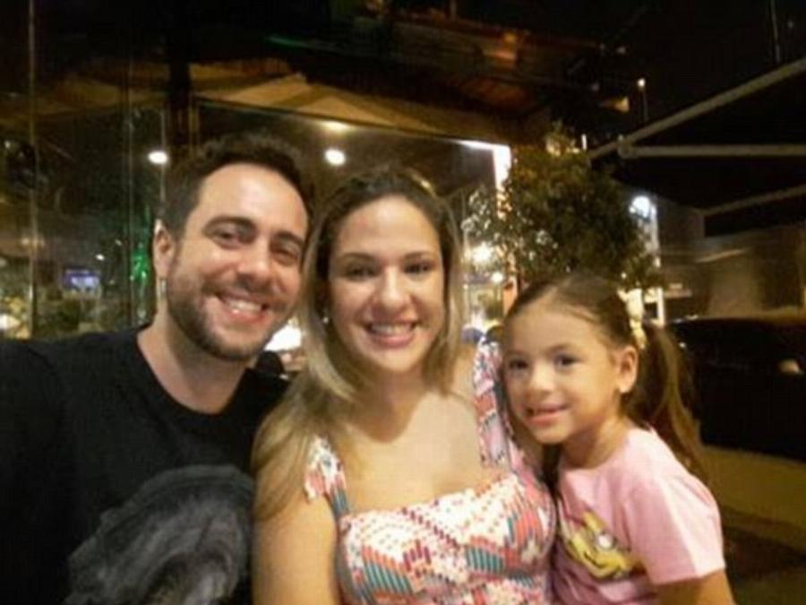 Υπάρχουν και αυτοί οι άντρες: Γαμπρός προσφέρει δαχτυλίδι στη θετή κόρη του και της ζητάει να γίνει το παιδί του για πάντα