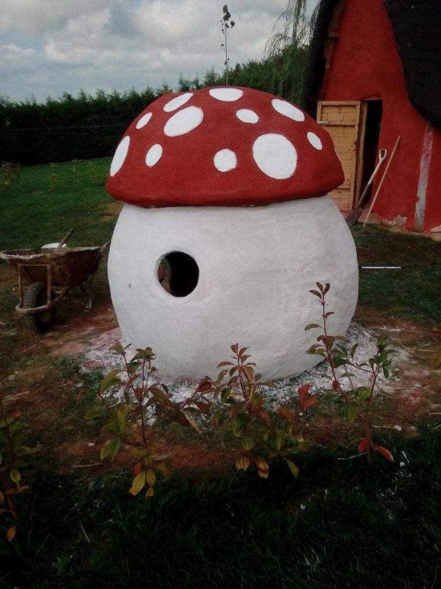 Βιώσιμα σπίτια από άχυρο και πηλό: Δυο Λαρισαίοι φτιάχνουν με 1500 ευρώ σπίτια