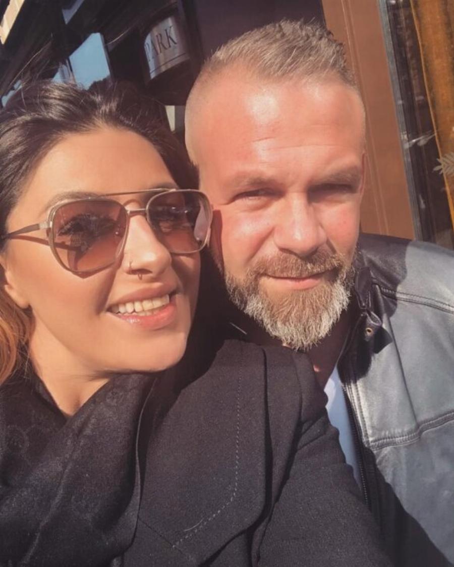 Αγνώριστος με μούσι και γκρίζο μαλλί: Τον Νίκο Παναγιωτίδη δε θα τον αναγνώριζε ούτε η Έλενα Παπαρίζου