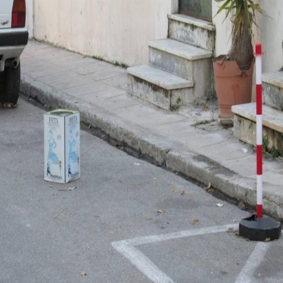 Καιρός ήταν: Πρόστιμο 400 ευρώ σε όσους καταλαμβάνουν παράνομα δρόμο ή πεζοδρόμιο