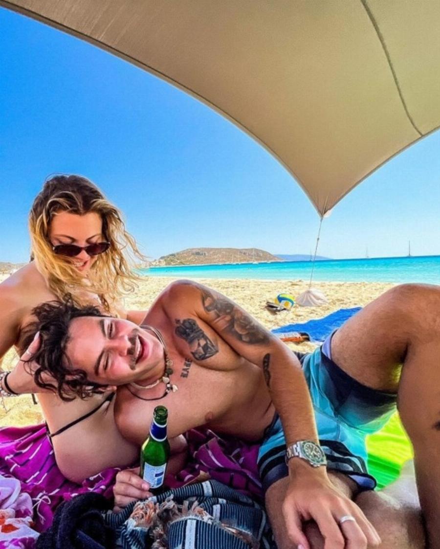 Ξέγνοιαστες καλοκαιρινές διακοπές για Μερκούρη-Λάτσιο: Τα τρυφερά στιγμιότυπα και οι αποκαλυπτικές εικόνες με μπικίνι