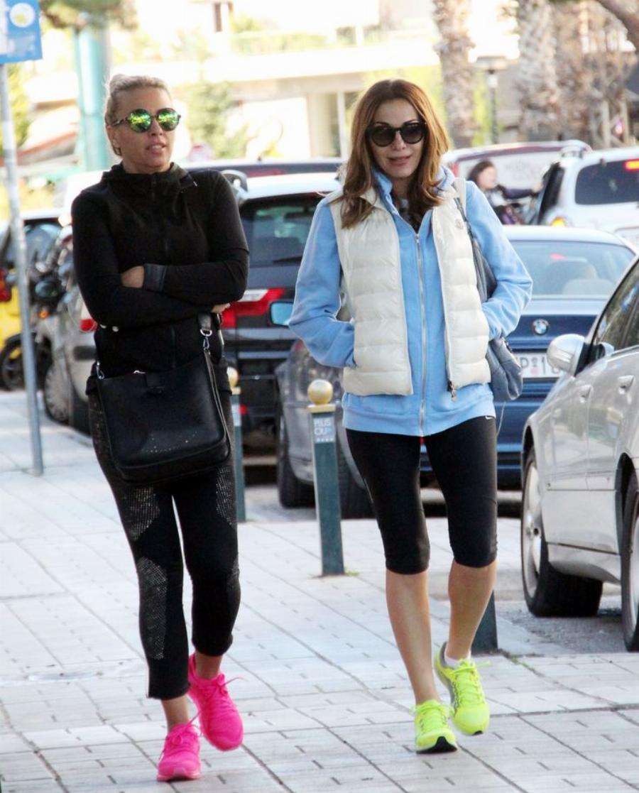 Βάζει κάτω ακόμα και τις 20αρες: Η Δέσποινα Βανδή με casual look φόρεσε το πιο κοντό σορτσάκι και τράβηξε όλα τα βλέμματα πάνω της