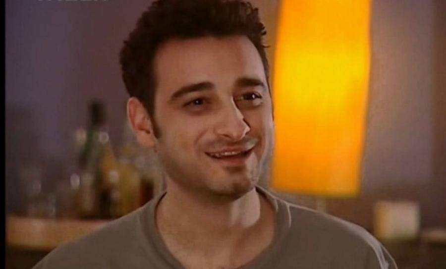 Δεν πάει ο νους σας: Δεν φαντάζεστε με ποιον ηθοποιό από το “Είσαι το ταίρι μου” είναι ίδιος ο γιος του Χατζηνικολάου!