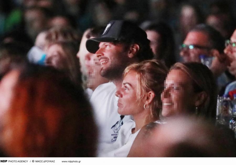 Δημόσια εμφάνιση για την Ιωάννα Μαλέσκου μαζί με τον σύντροφο της: Σε χαλαρή διάθεση παρέα στο θέατρο