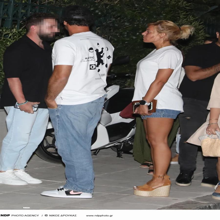 Δημόσια εμφάνιση για την Ιωάννα Μαλέσκου μαζί με τον σύντροφο της: Σε χαλαρή διάθεση παρέα στο θέατρο