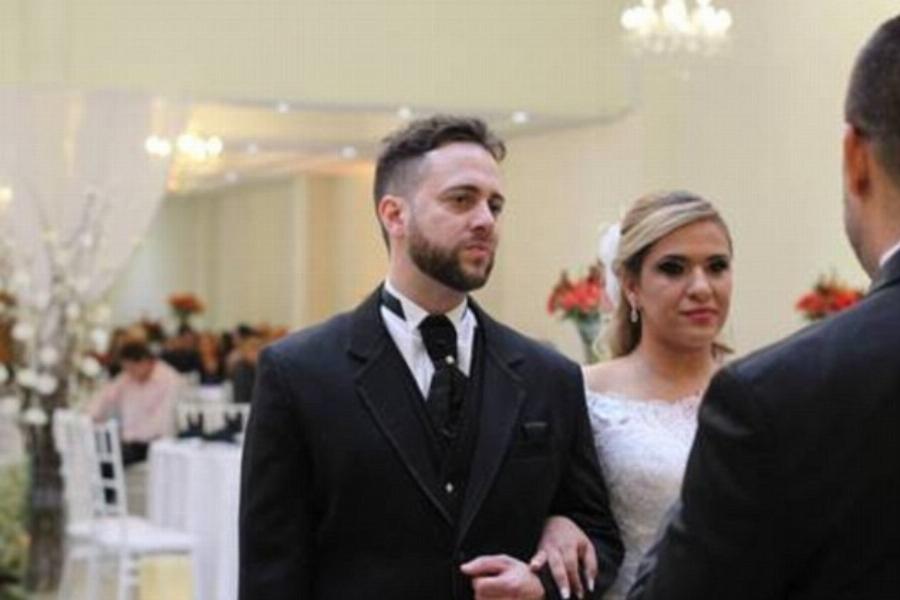 Υπάρχουν και αυτοί οι άντρες: Γαμπρός προσφέρει δαχτυλίδι στη θετή κόρη του και της ζητάει να γίνει το παιδί του για πάντα