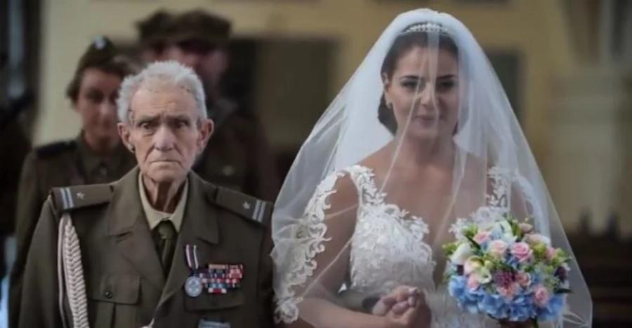 Συγκινητική ιστορία: 94χρονος παππούς συνόδευσε την εγγονή του στο γάμο της και έφυγε από τη ζωή δύο μέρες μετά