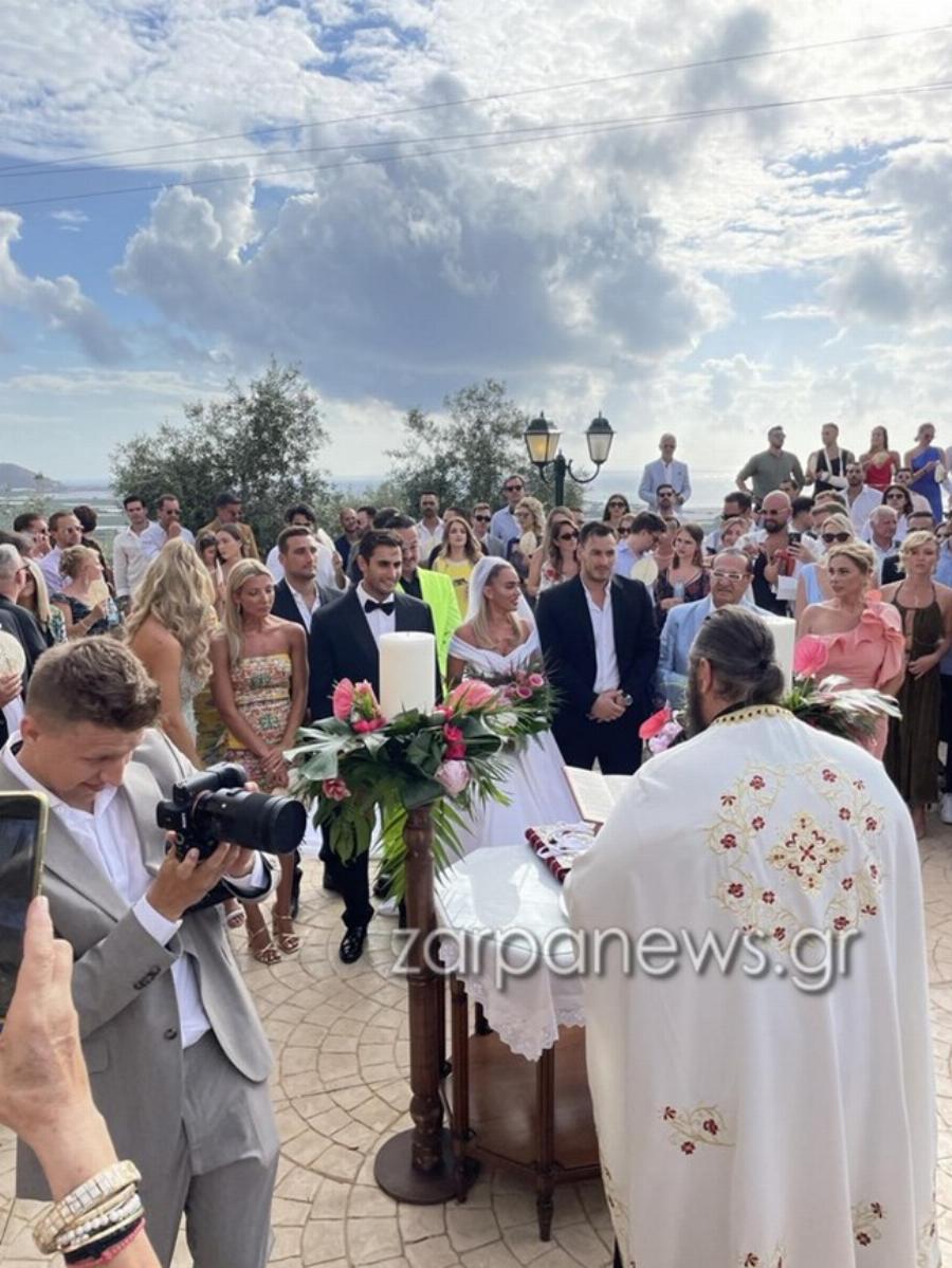 Παντρεύτηκαν χθες: Ο ονειρικός γάμος της Κόνι Μεταξά και του Μάριου Καπότση – Το παραμυθένιο νυφικό, οι 6 κουμπάροι και… πουθενά παιδιά