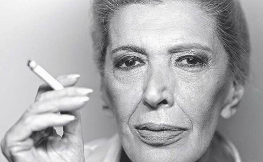 Ντίνα Κώνστα – Δύο Ξένοι: Αφιέρωμα στις ατάκες της αγαπημένης «Ντένης Μαρκορά» που άφησαν εποχή