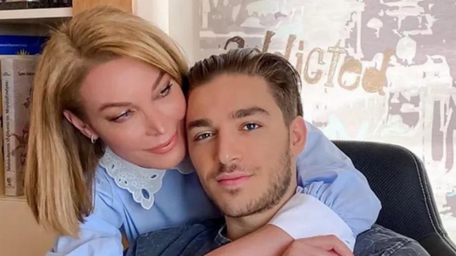 Έμεινε μακριά από τον χώρο της δημοσιογραφίας: Η δουλειά που κάνει ο γιος της Τατιάνας Στεφανίδου και του Νίκου Ευαγγελάτου