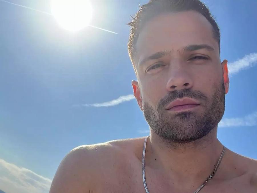 Τέρμα γυμνασμένος: Ο Κωνσταντίνος Αργυρός κάνει διακοπές στην Ρόδο – Ξετρέλανε τις θαυμάστριες του κάνοντας σερφ