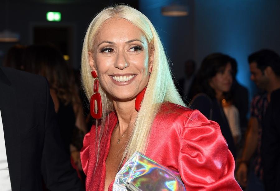 Σαν Ελληνίδα θεά, αναδυόμενη Αφροδίτη: Η πόζα της Μαρία Μπακοδήμου φορώντας μόνο μια πετσέτα και «σπάει» ρεκόρ από likes