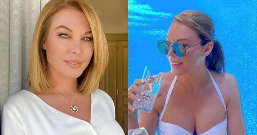 Γοργόνα η Τατιάνα Στεφανίδου στα 52 της: Ποζάρει ξαπλωμένη στην αμμουδιά με λευκό μαγιό και κορμί “λαμπάδα”