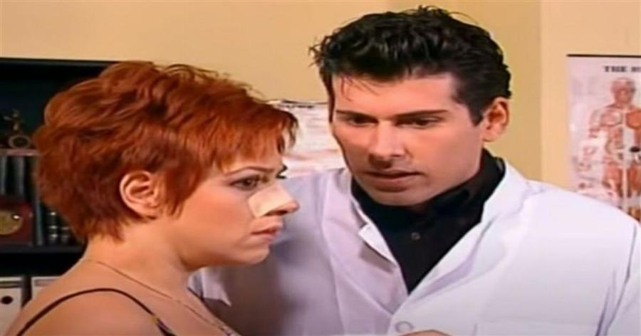 Θυμάστε την αυστηρή σύζυγο του «κούκλου» γιατρού στο «Κωνσταντίνου και Ελένης»; Θα πάθετε πλάκα με το πώς είναι σήμερα