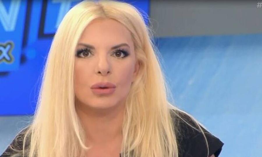 Αννίτα Πάνια: Αυτή είναι η αδερφή της που μένει μακριά από τα φώτα της δημοσιότητας – Με τι ασχολείται