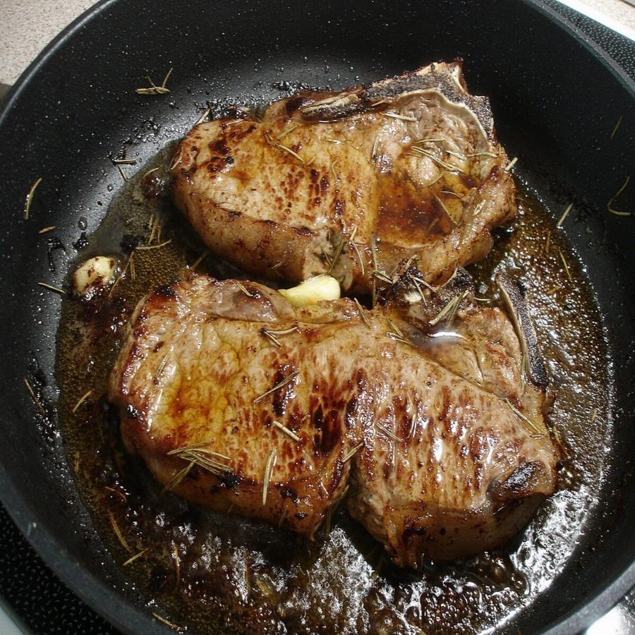 Για τους καλοφαγάδες της παρέας: Αυτό είναι το μυστικό για τις τέλειες μπριζόλες στο τηγάνι για να δεις αν είναι όπως ακριβώς τη θέλεις