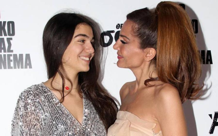 Συγκινεί το μήνυμα της: Περήφανη μαμά η Δέσποινα Βανδή για την αποφοίτηση της κόρης της Μελίνας από το Κολέγιο Αθηνών