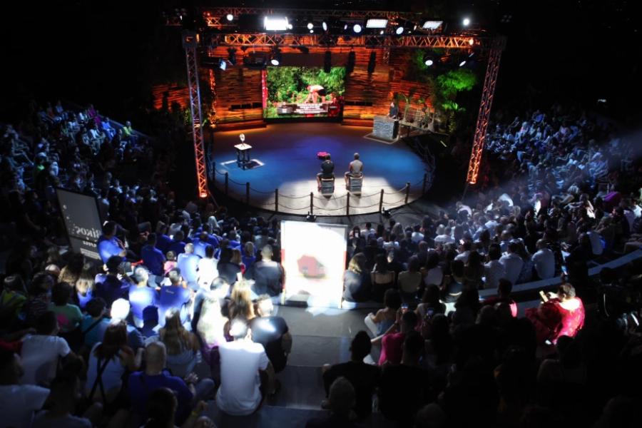 Κάνει το γύρο του Διαδικτύου: Το «δολοφονικό» βλέμμα της Μαρίας Αντωνά όταν άκουσε το όνομα του Σχίζα – Δίνει ρέστα το Twitter