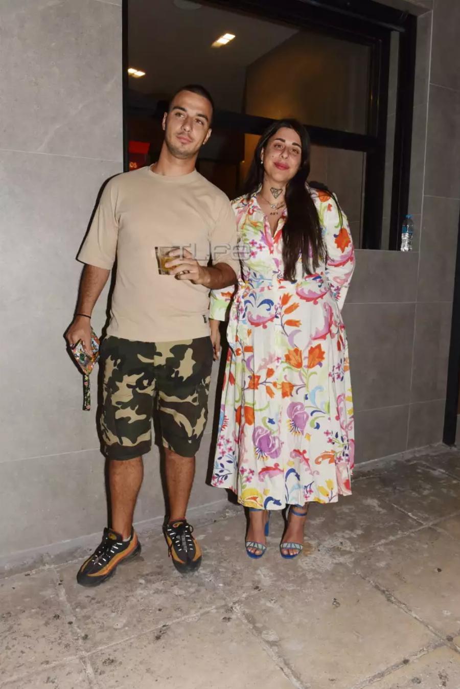 Πανέμορφη και με φουσκωμένη την κοιλίτσα: Η πρώτη δημόσια εμφάνιση της Σούπερ Κικής – Στο πλευρό της ο σύντροφός της