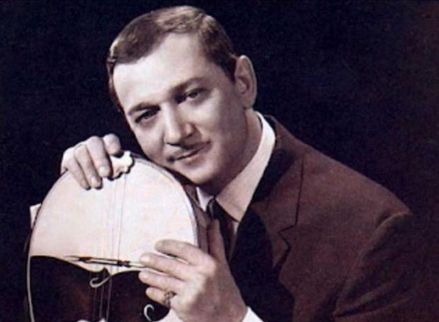 Μανώλης Χιώτης: Ο Θεός του μπουζουκιού που θαύμασε ο Τζίμι Χέντριξ, τα παιδικά χρόνια, ο γάμος με τη Μαίρη Λίντα και ο θάνατος στα 49 του