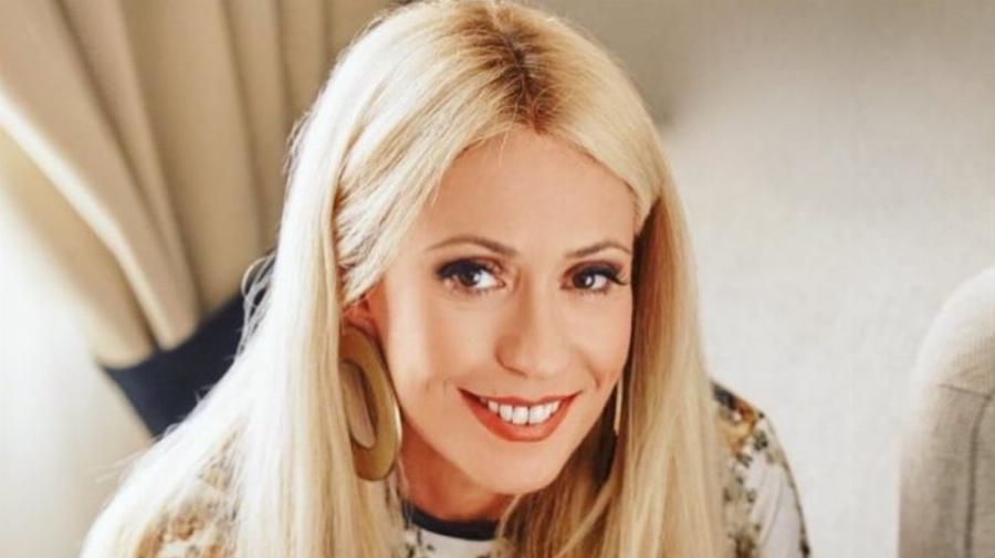 Ανέβασε τη θερμοκρασία στα ύψη: Η Μαρία Μπακοδήμου σαν μια άλλη Αφροδίτη ποζάρει στο Instagram μόνο με την πετσέτα της