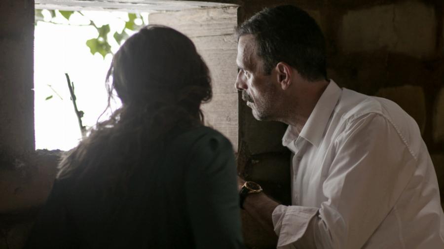 Άγριες Μέλισσες: Η καθηλωτική σκηνή που συγκλόνισε – Η θυσία του Δούκα για να σώσει την Ελένη και το μωρό