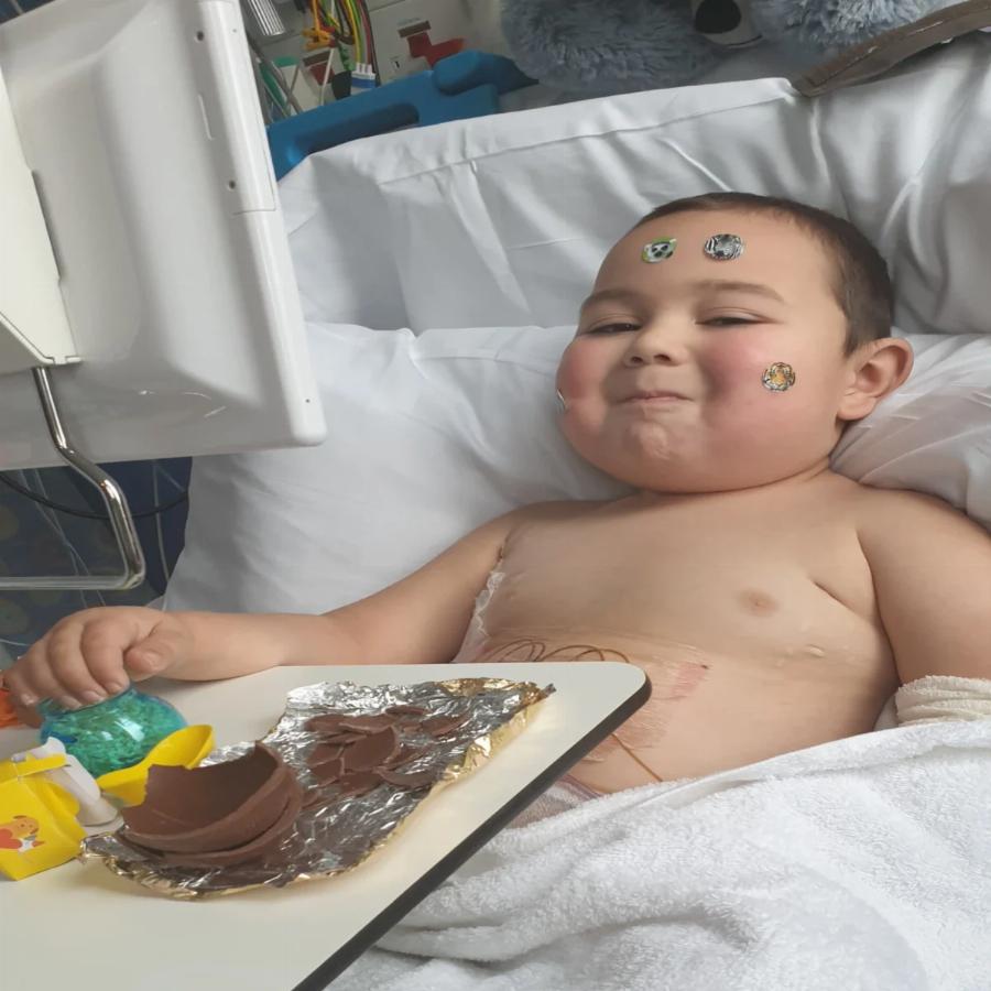 Αληθινή ιστορία: Μπαμπάς δώρισε το νεφρό του στον 4χρονο γιο του και του έσωσε τη ζωή