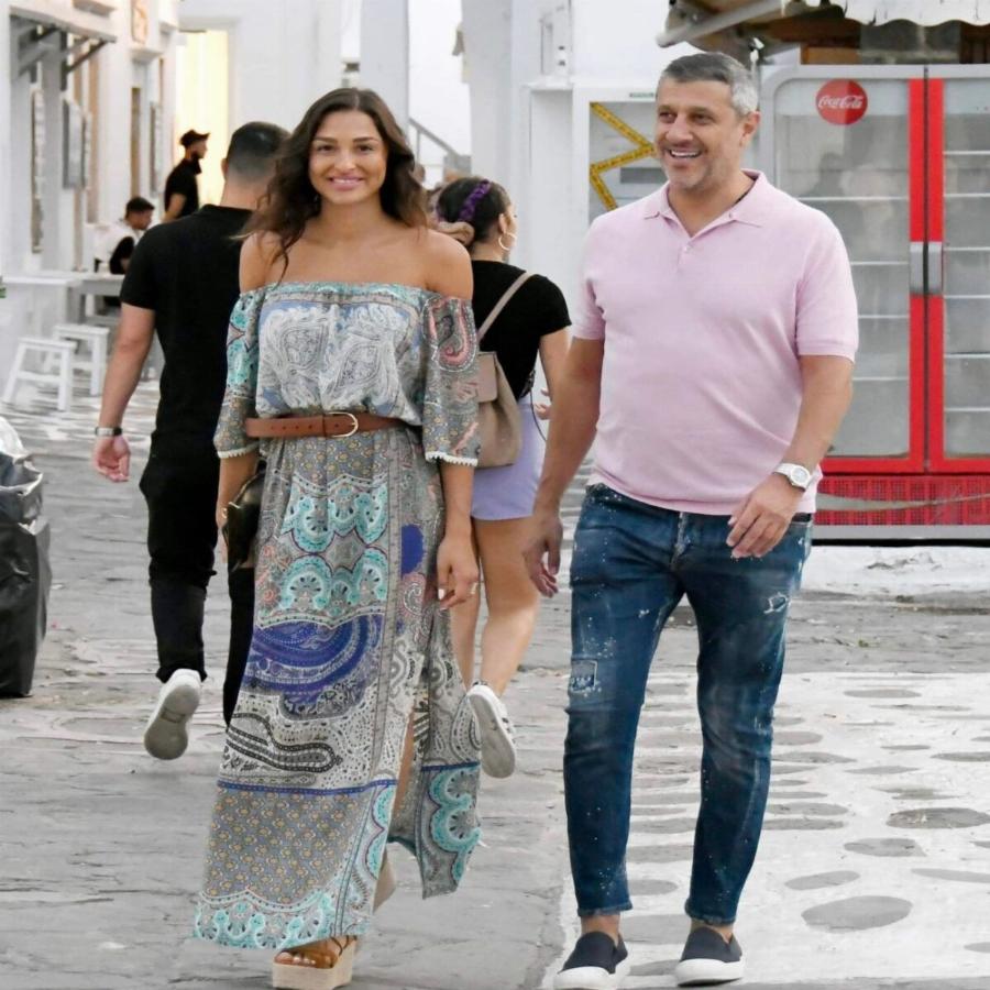 Το απόλυτο παλάτι: Αυτή είναι η βίλα της Ναυσικάς Παναγιωτακοπούλου και του Κώστα Πηλαδάκη που είναι μια όαση στη Γλυφάδα