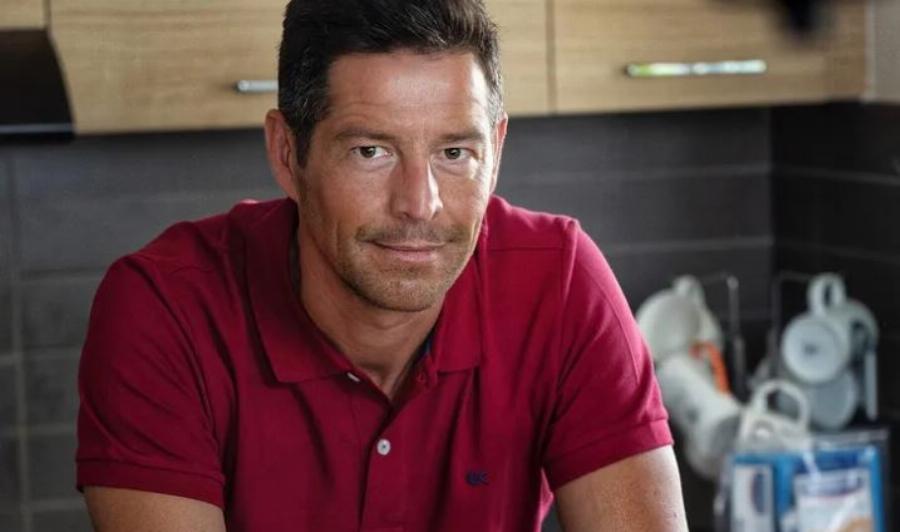 Απόστολος Ρουβάς: Το επίπονο διαζύγιο των γονιών του, η σύγκριση με τον Σάκη, η απώλεια των κιλών και η απόφαση να φύγει από το νησί που μεγάλωσε