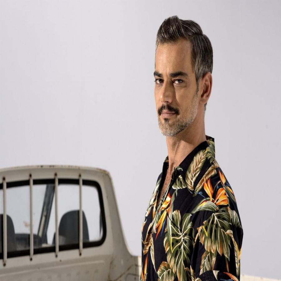 Κούκλος και επιτυχημένος καλλιτέχνης: Αυτός είναι ο σύντροφος του Άγγελου Μπράτη – Η παγκόσμια φήμη του Γεώργιου Ζερβουλάκου