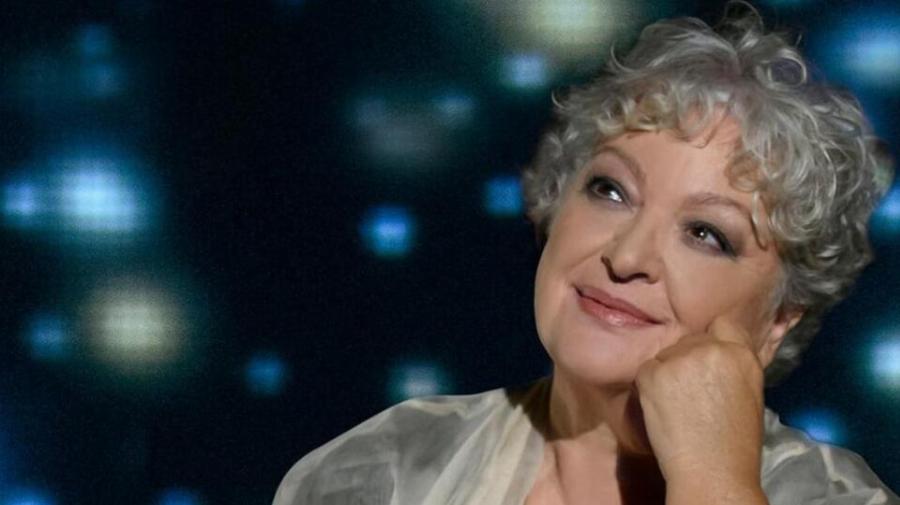 Τάνια Τσανακλίδου: Η πρώτη διαδήλωση, η σχέση για την οποία μετάνιωσε, το αυτοβιογραφικό τραγούδι και η περιπέτεια υγείας που την άλλαξε